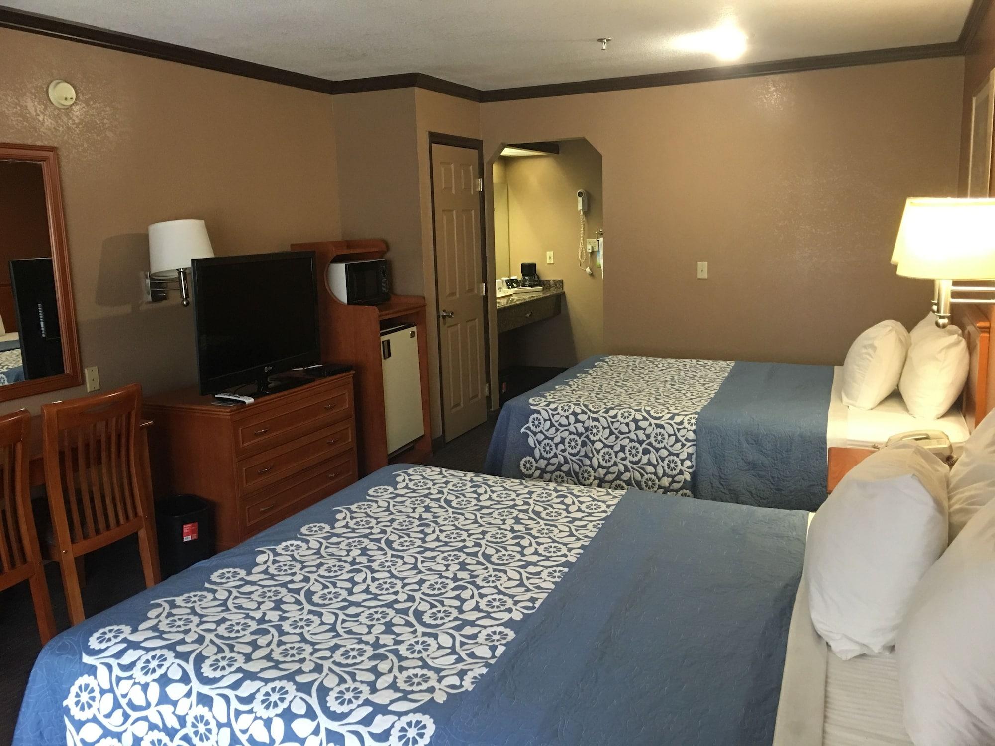 Days Inn By Wyndham Bishop Exterior photo