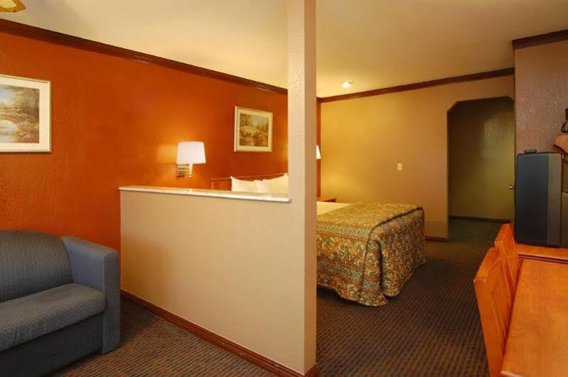 Days Inn By Wyndham Bishop Exterior photo