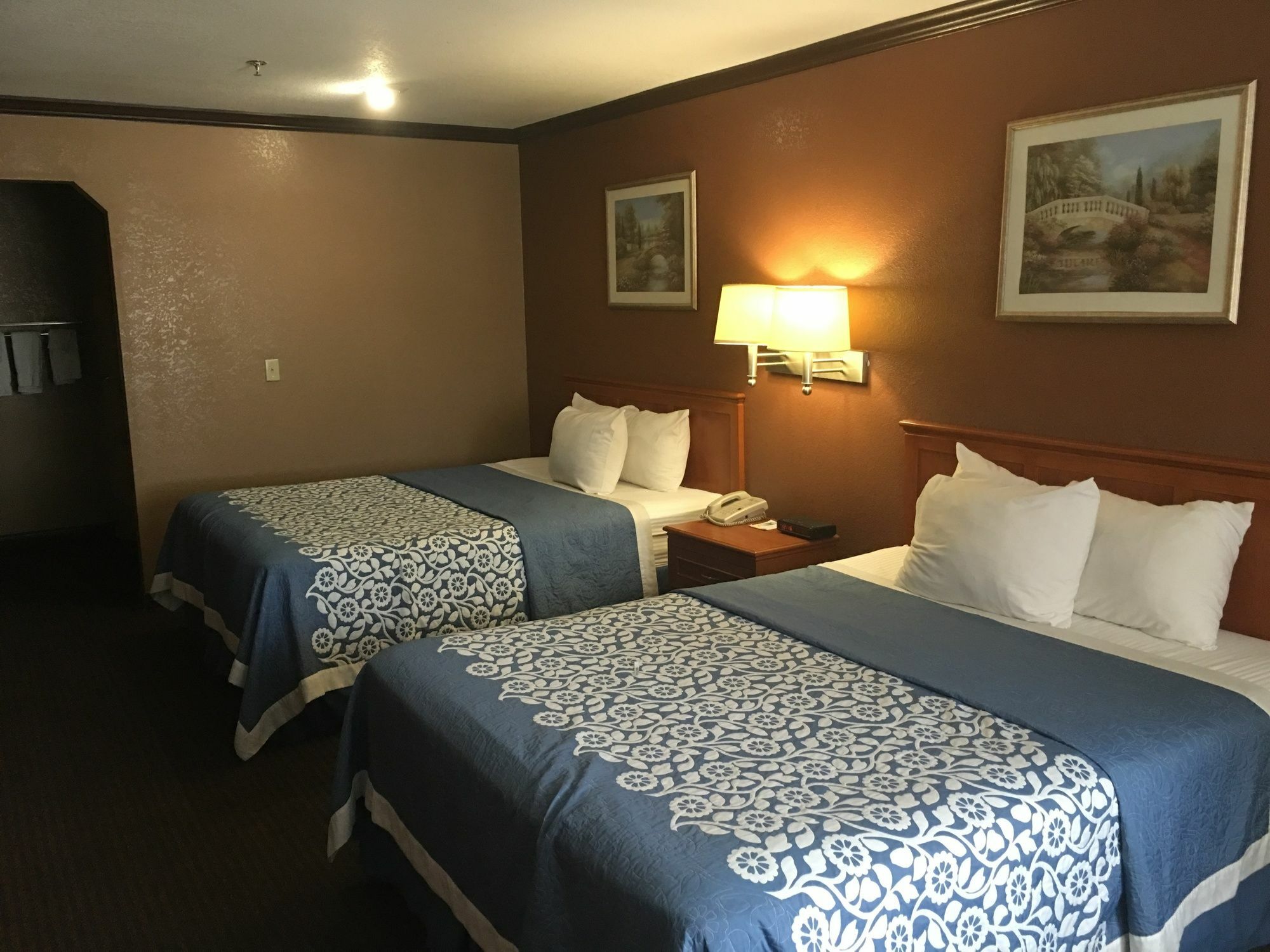 Days Inn By Wyndham Bishop Exterior photo